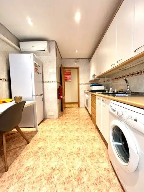 Kitchen of Flat for rent in Madrid  with Air Conditioner, Heating and Parquet flooring
