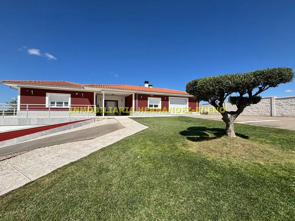 Xalet amb piscina en venda a Villamayor