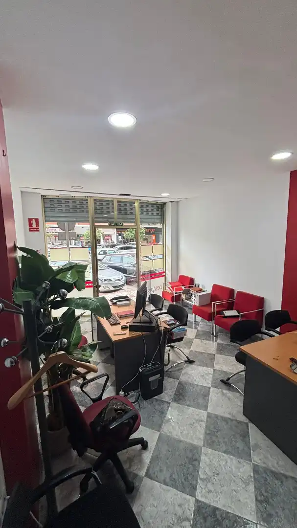 Local de alquiler en Calle Beethoven, Los Guindos - Parque Mediterráneo - Santa Paula