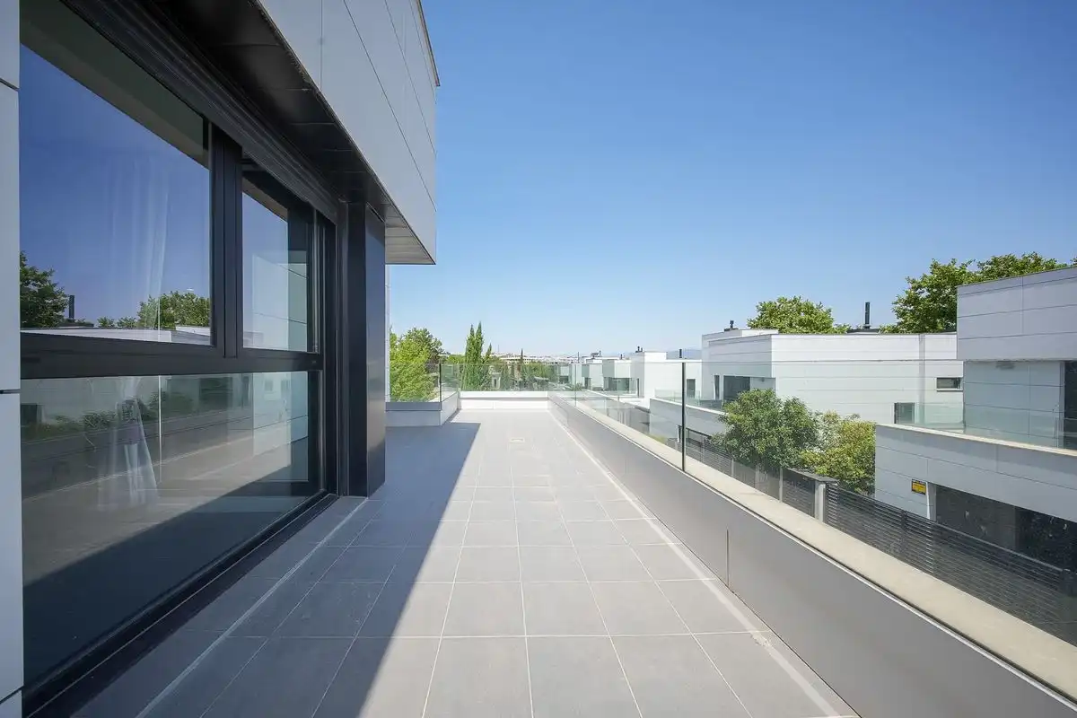 Terrassa de Casa o xalet en venda en Las Rozas de Madrid amb Aire condicionat, Calefacció i Jardí privat