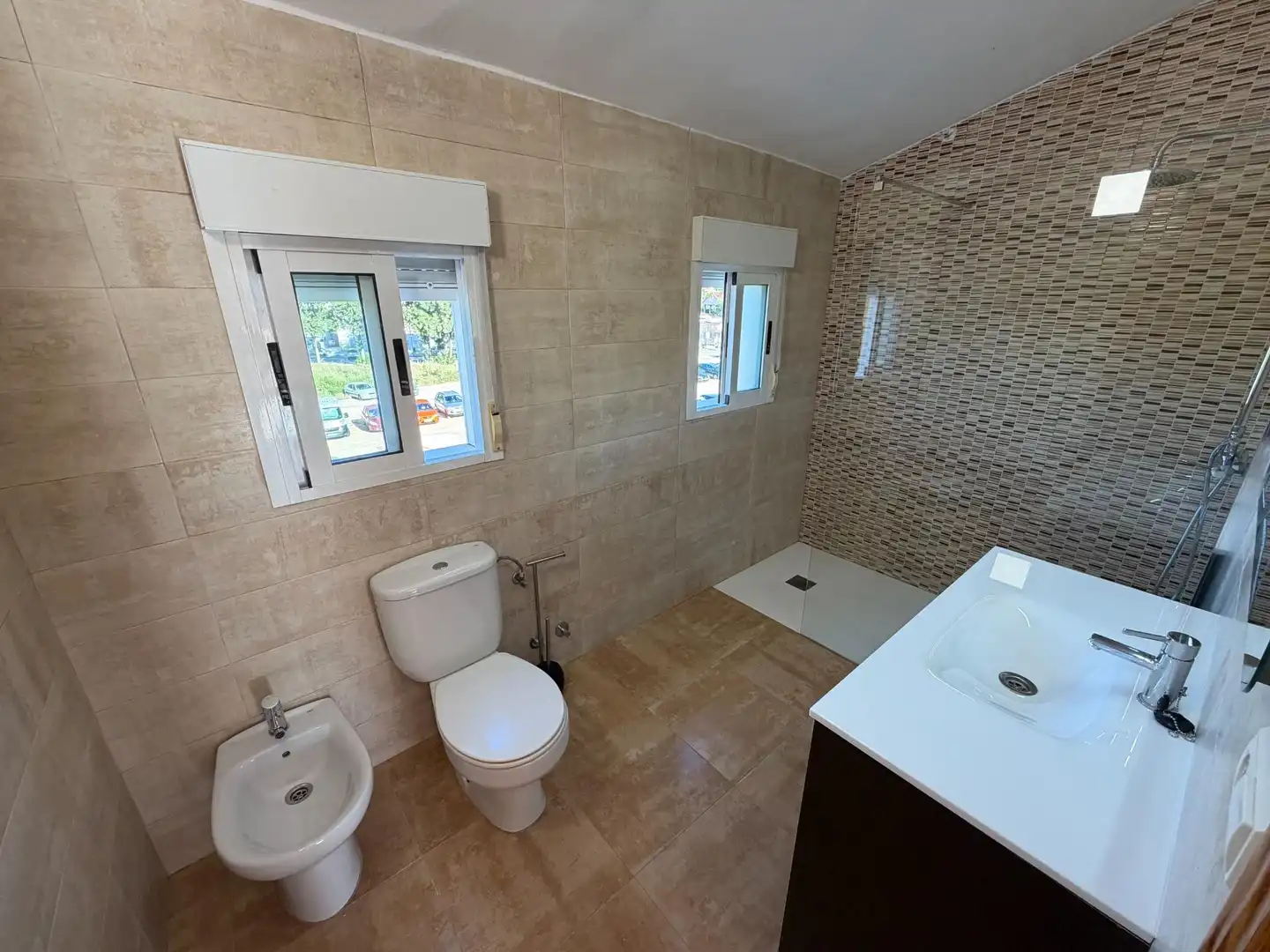 Badezimmer von Einfamilien-Reihenhaus zum Verkauf in Dénia mit Klimaanlage, Privatgarten und Terrasse
