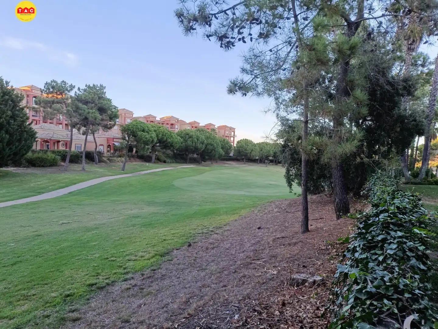 Außenansicht von Einfamilien-Reihenhaus zum Verkauf in Islantilla mit Klimaanlage, Heizung und Terrasse
