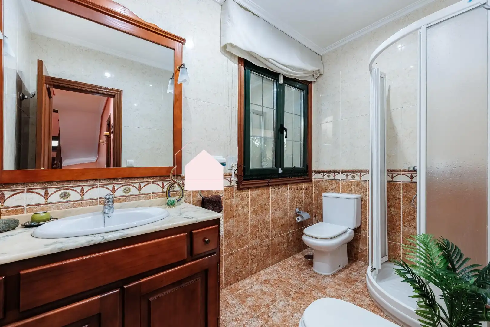 Badezimmer von Haus oder Chalet zum Verkauf in Tui mit Heizung, Abstellraum und Schwimmbad