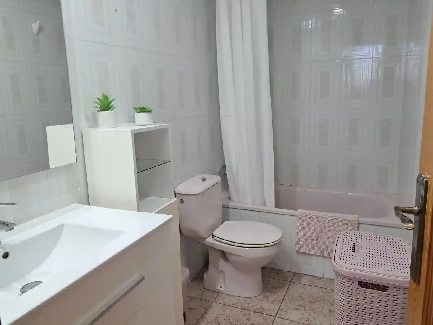 Badezimmer von Wohnung zur Miete in Miramar, Valencia