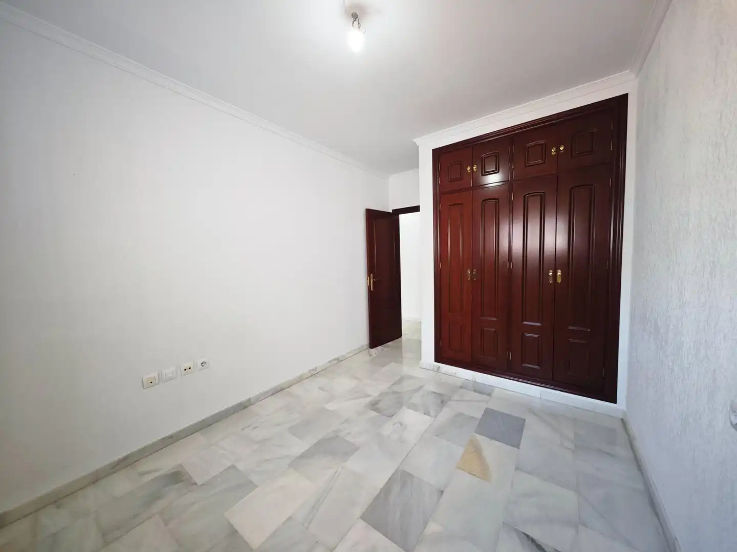Habitación de Piso en venta en Chiclana de la Frontera con Aire acondicionado y Balcón