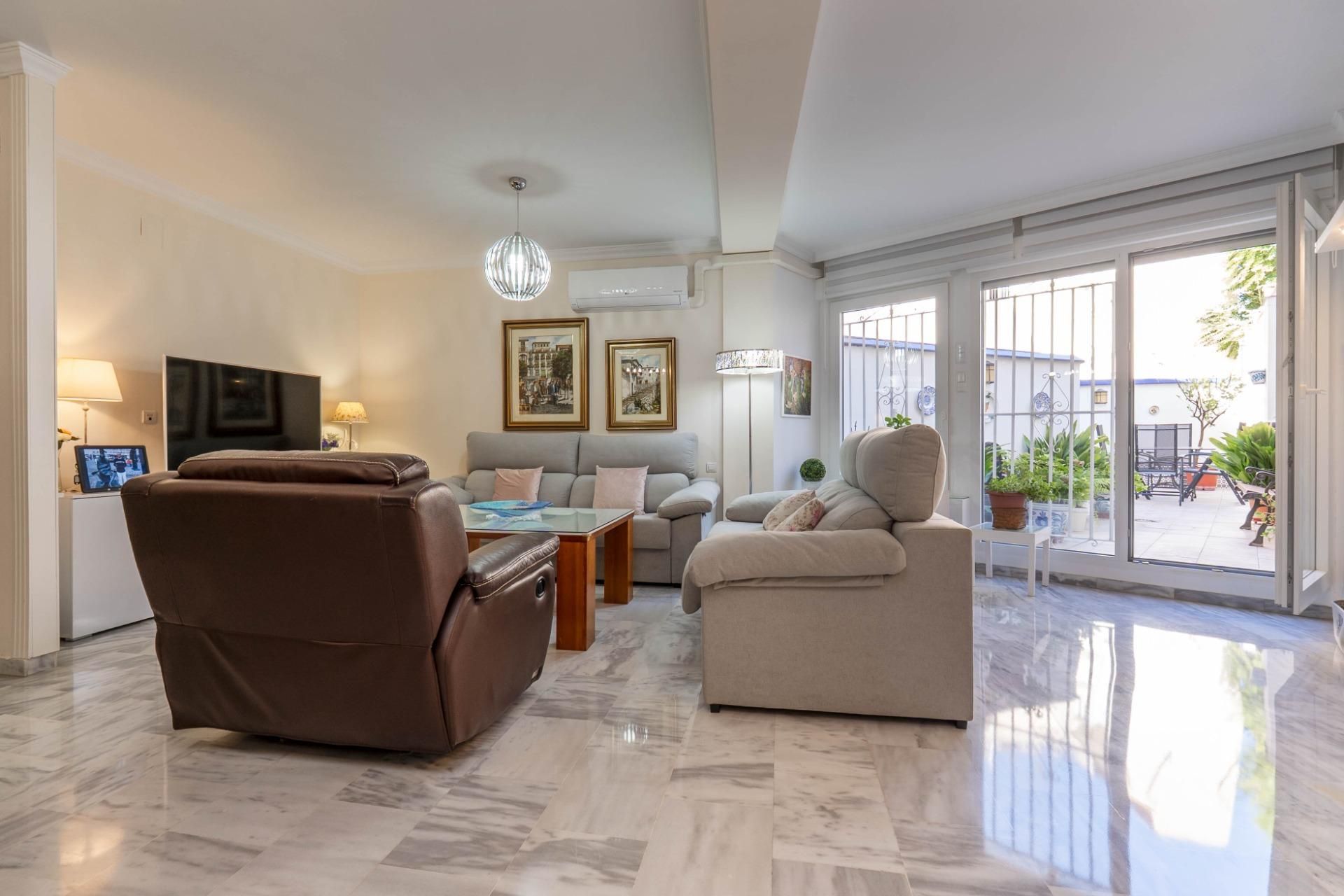 Living room of Flat for sale in  Granada Capital  with Heating and Storage room