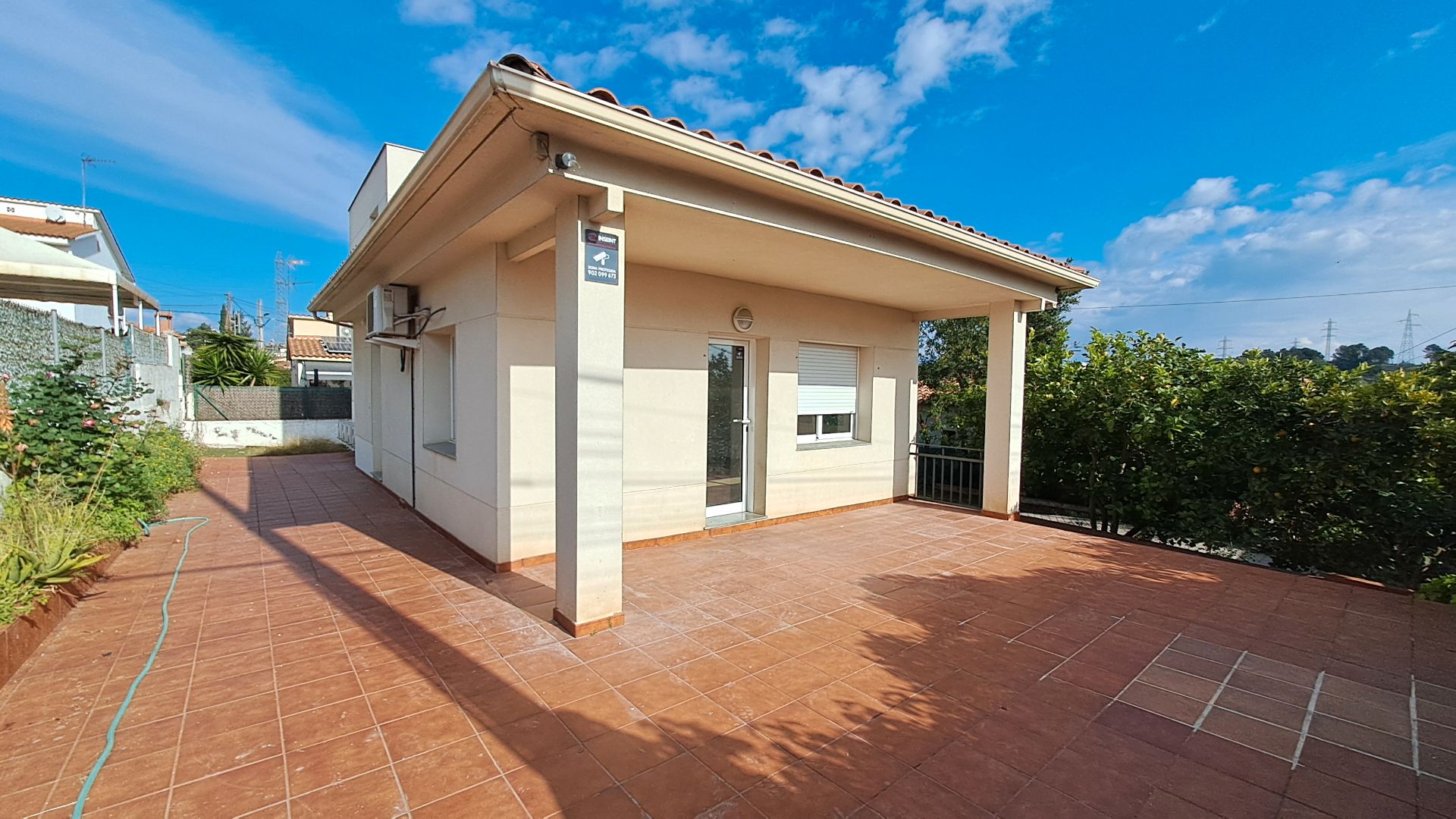 Vista exterior de Casa o xalet en venda en Castellbisbal amb Aire condicionat, Jardí privat i Terrassa