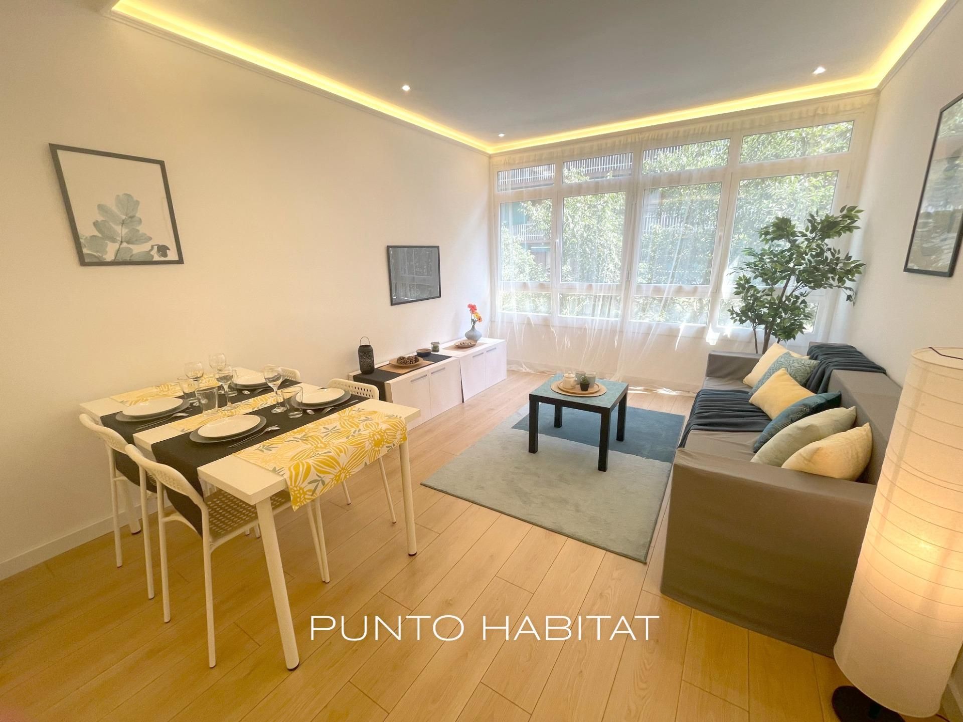 Living room of Flat for sale in  Barcelona Capital  with Air Conditioner, Heating and Parquet flooring