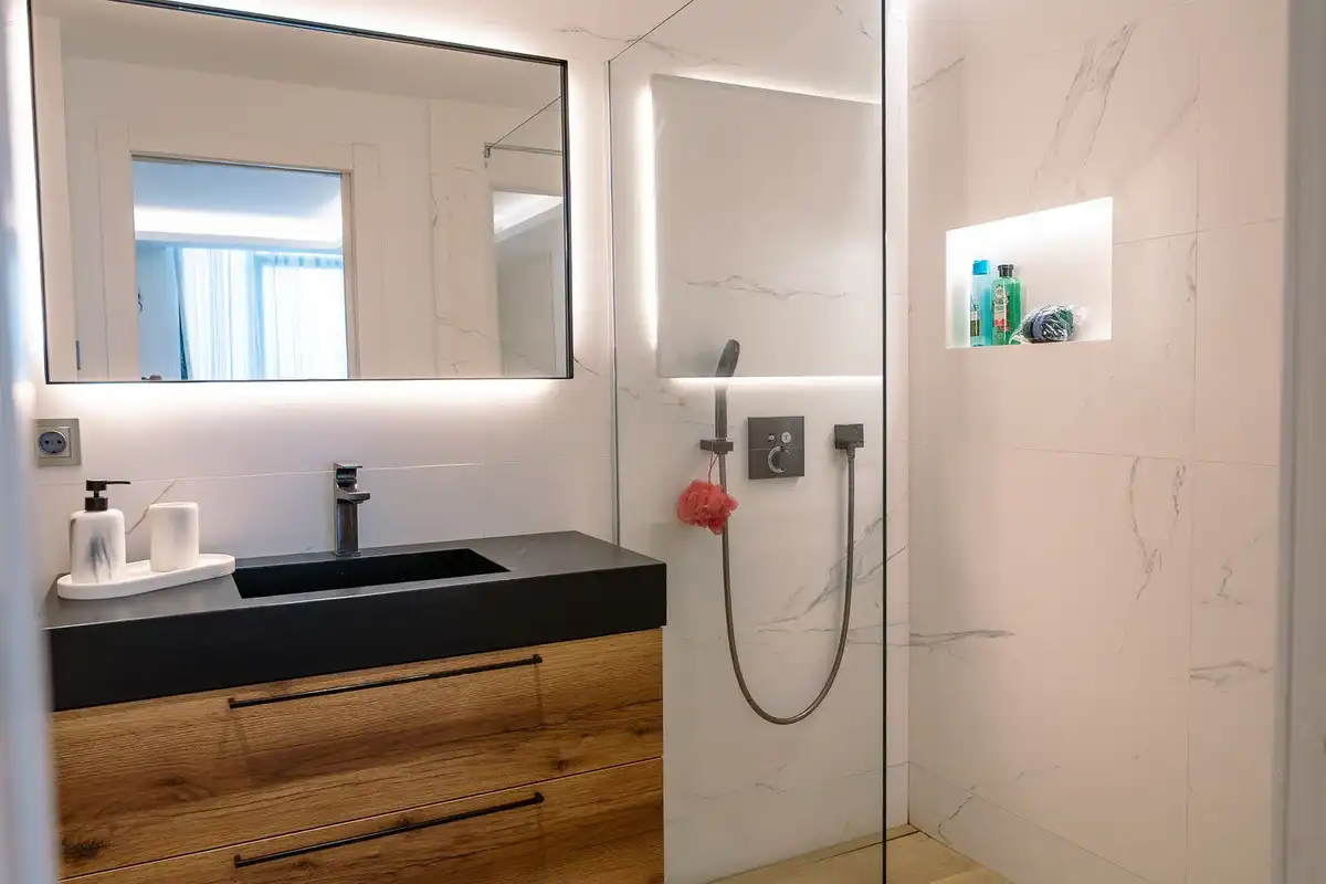 Bathroom of Houses for rent in Estepona