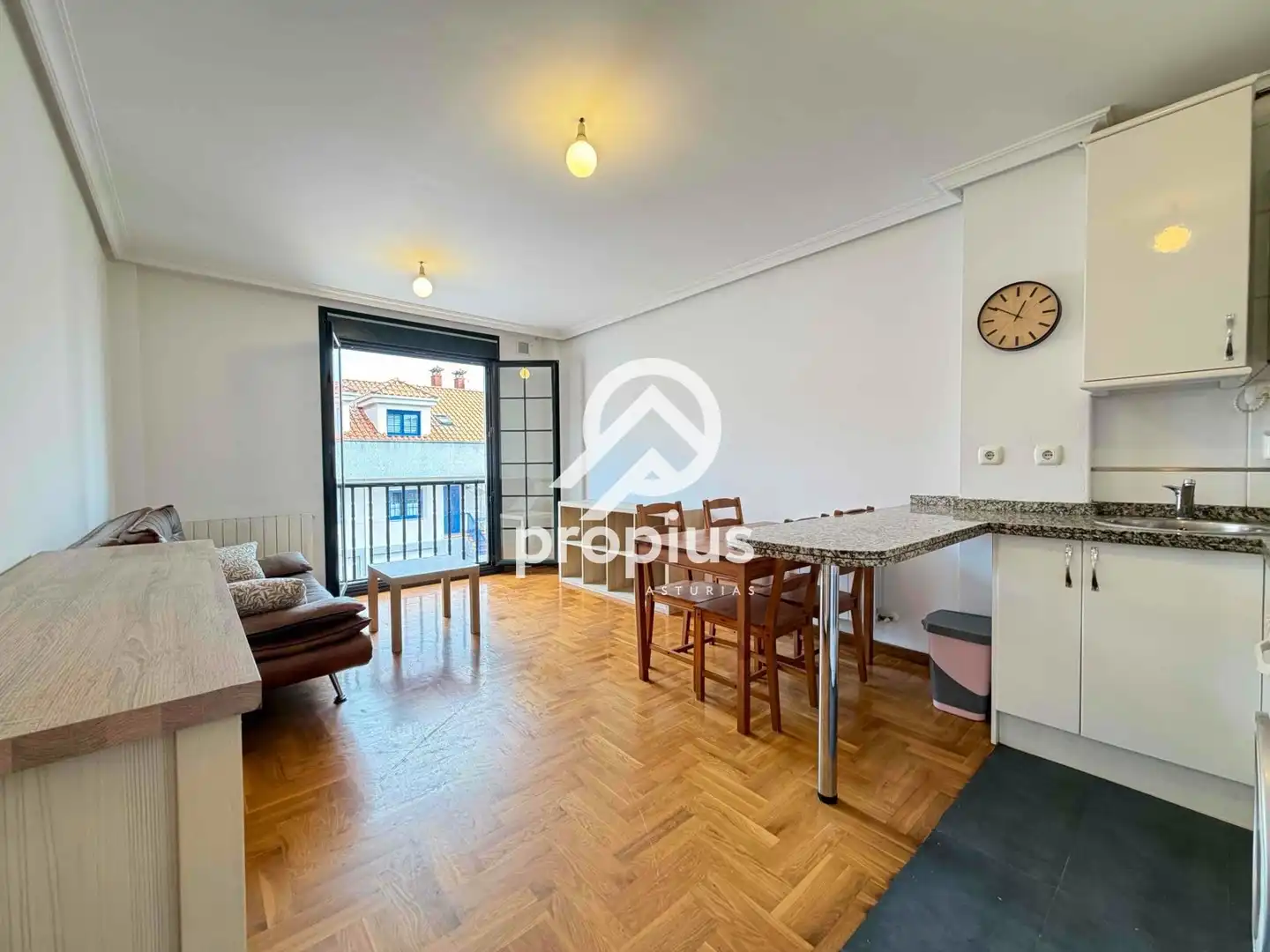 Vista exterior de Piso en venta en Soto del Barco con Calefacción, Trastero y Amueblado