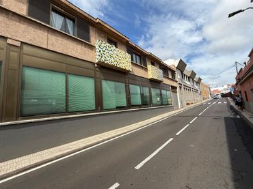 Local comercial en venda a Calle RUFINO