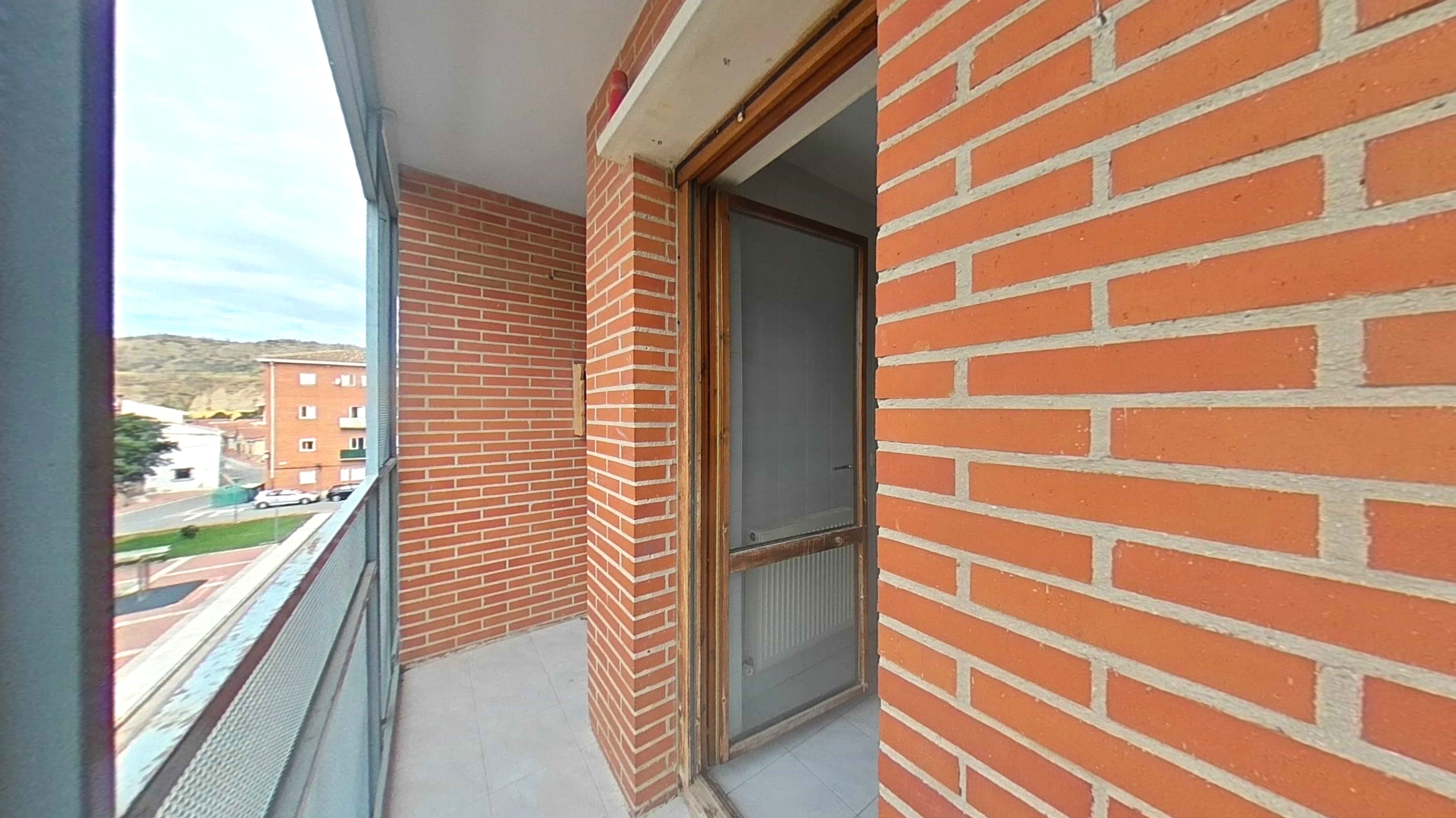 Balcony of Flat for sale in Valtierra  with Heating, Storage room and Balcony