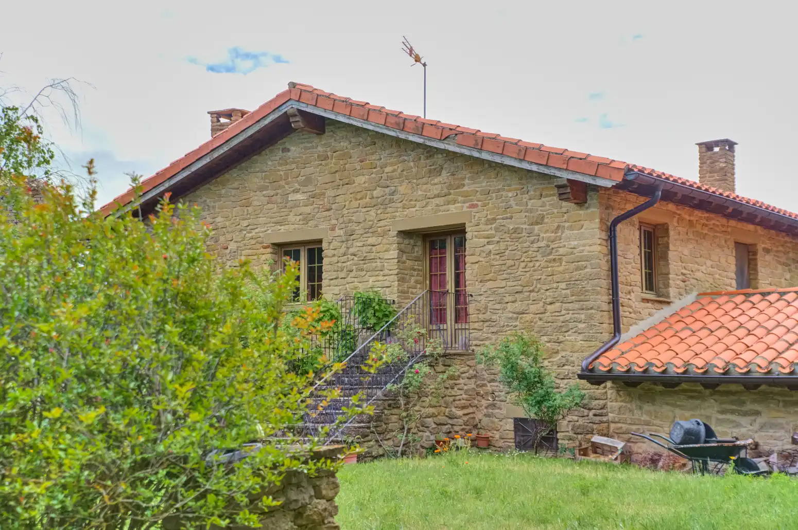 Vista exterior de Casa o chalet en venta en Leoz / Leotz con Calefacción y Jardín privado