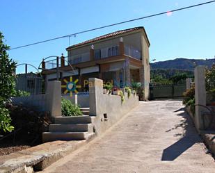 Vista exterior de Casa o xalet en venda en Alzira amb Calefacció, Jardí privat i Terrassa