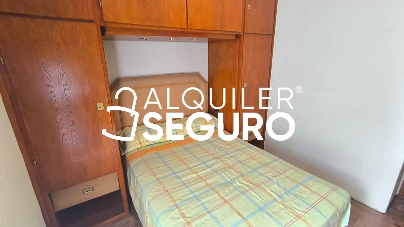 Bedroom of Flat for rent in Sevilla  with Air Conditioner and Furnished