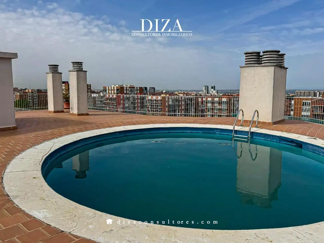 Swimming pool of Flat for sale in Madrid  with Air Conditioner, Heating and Terrace