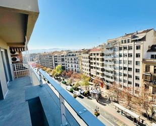 Vista exterior de Àtic de lloguer en  Granada Capital amb Aire condicionat, Calefacció i Terrassa