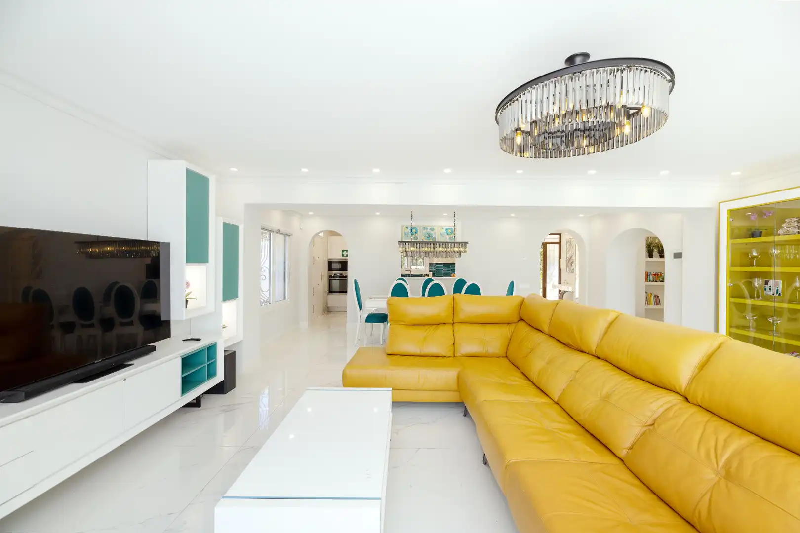 Sala d'estar de Casa o xalet en venda en Marbella amb Aire condicionat, Calefacció i Jardí privat