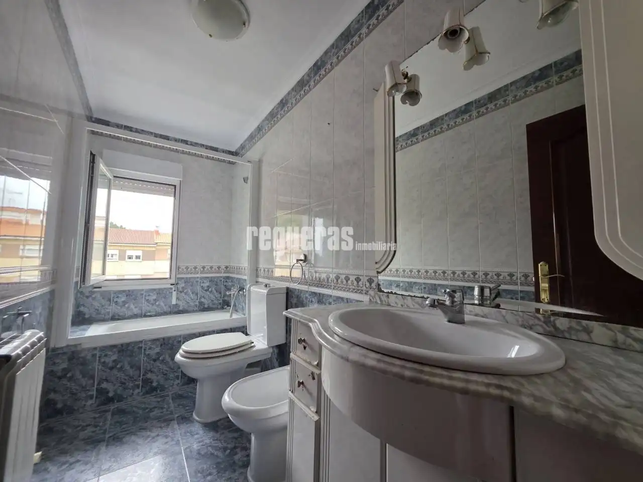 Bathroom of Flat for sale in Castrillón  with Heating
