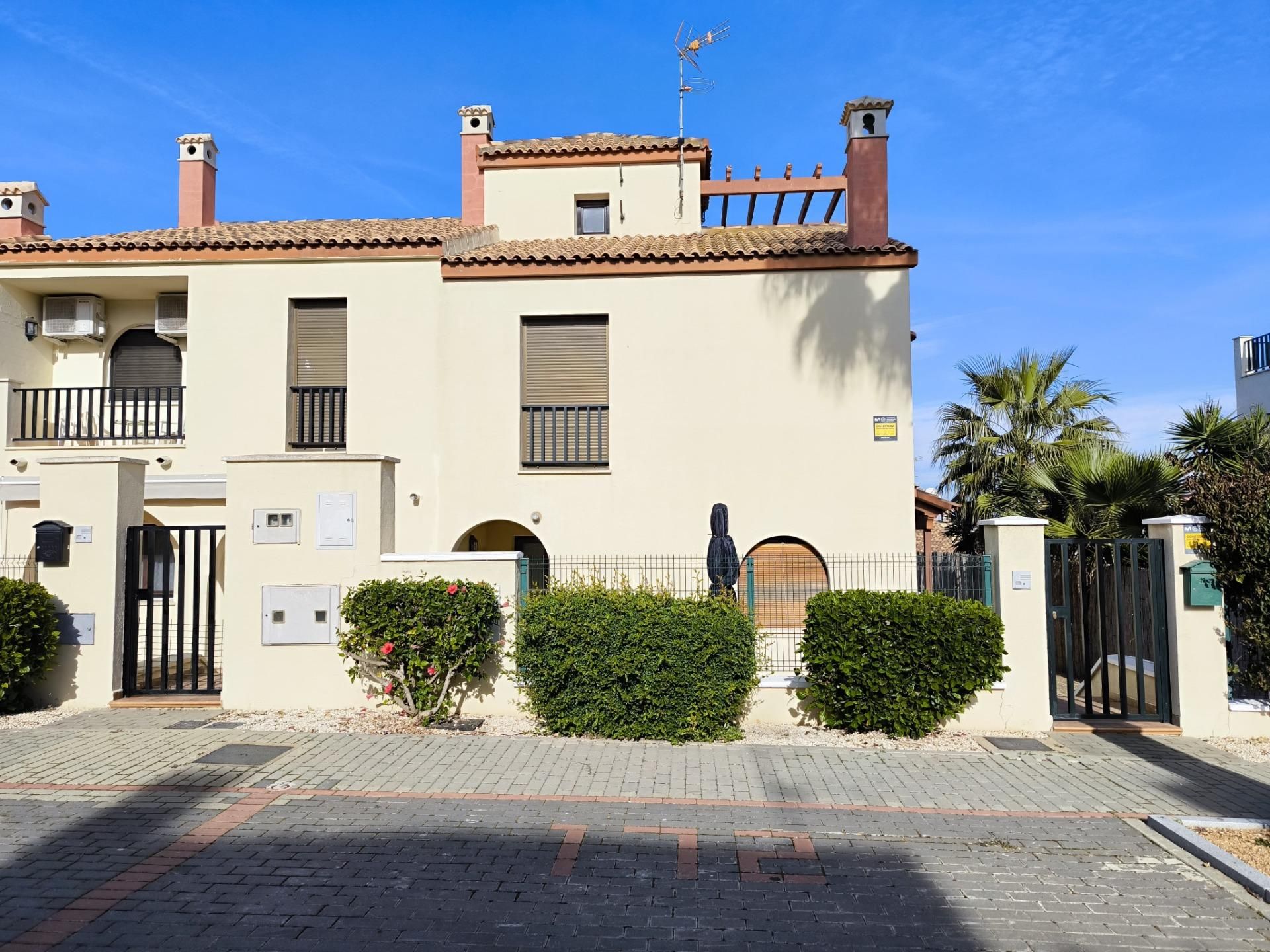 Vista exterior de Casa adosada de lloguer en Ayamonte amb Jardí privat, Terrassa i Balcó