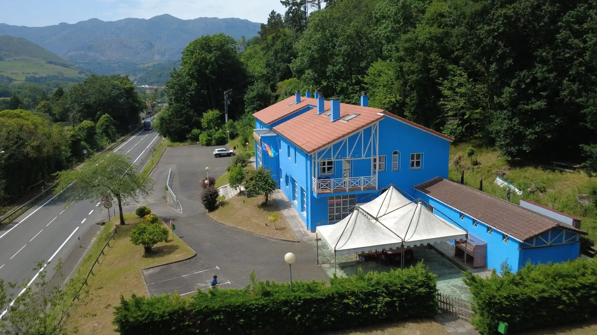 Vista exterior de Edificio en venta en Cangas de Onís