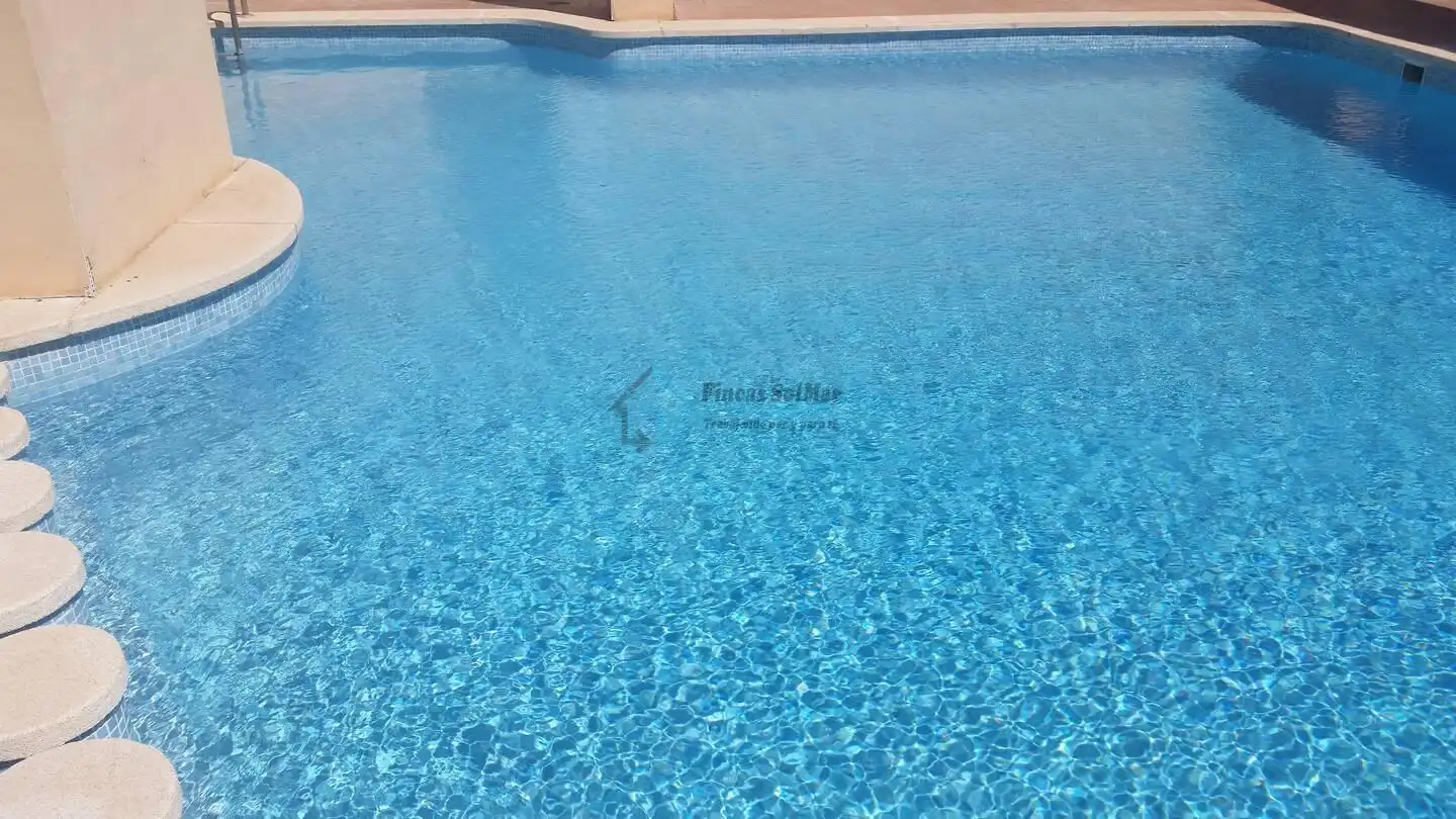 Piscina de Apartament en venda en Sagunto / Sagunt amb Moblat, Balcó i Piscina comunitària