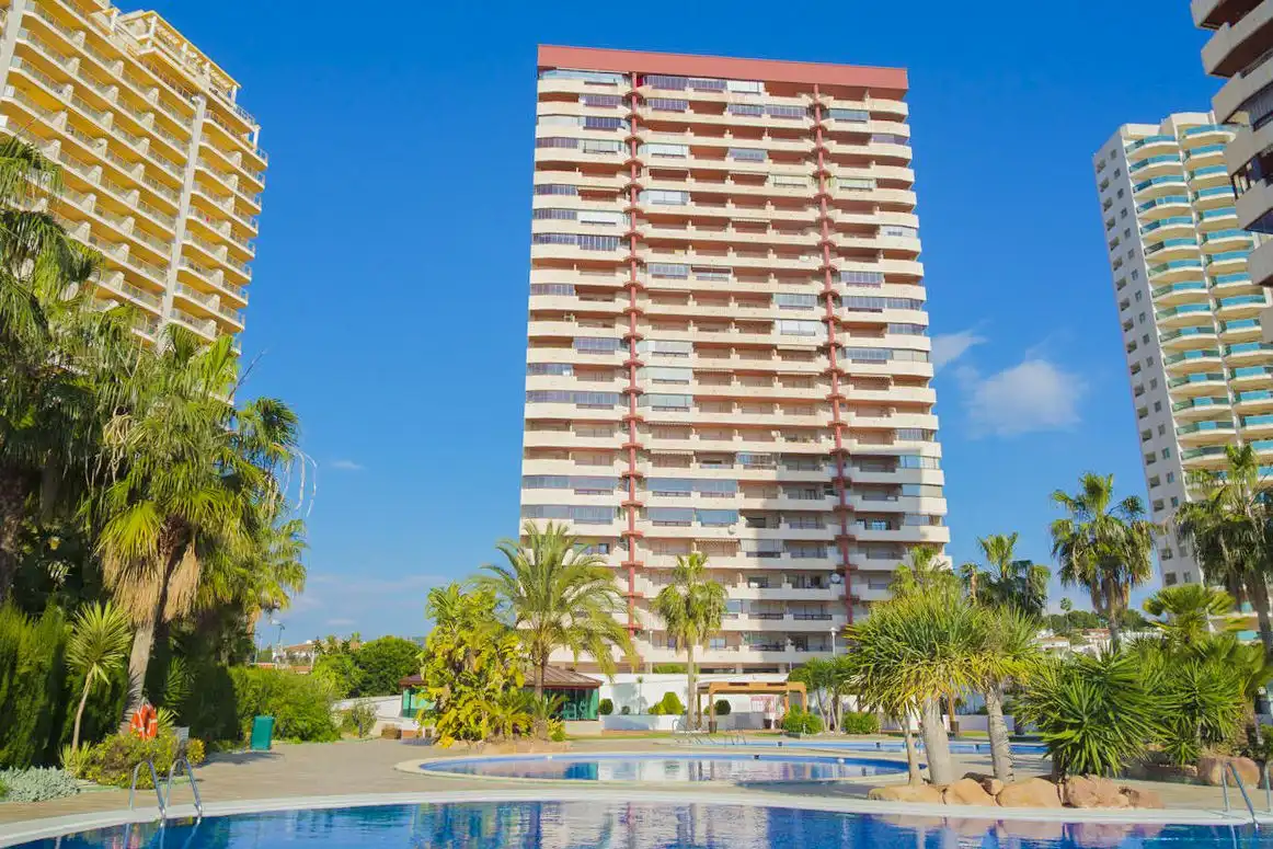 Vista exterior de Apartament en venda en Calpe / Calp amb Calefacció, Terrassa i Moblat