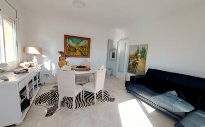 Living room of Flat for sale in El Vendrell  with Air Conditioner, Furnished and Balcony