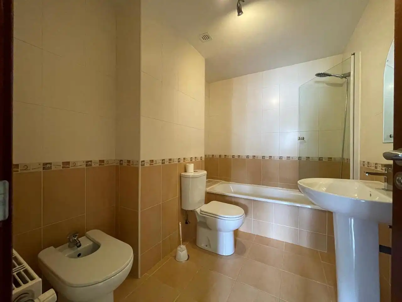 Bany de Pis en venda en Arteixo amb Calefacció, Parquet i Terrassa