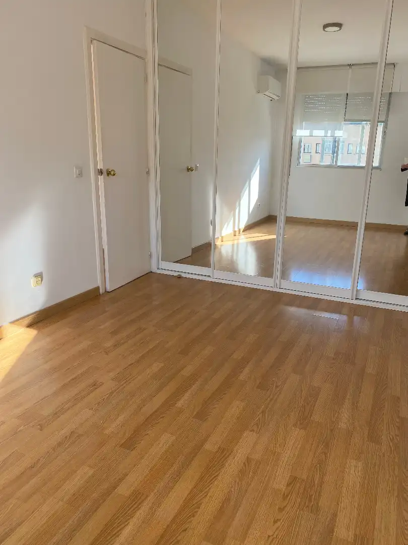 Habitación de Apartamento en venta en Madrid con Aire acondicionado, Horno y Lavadora