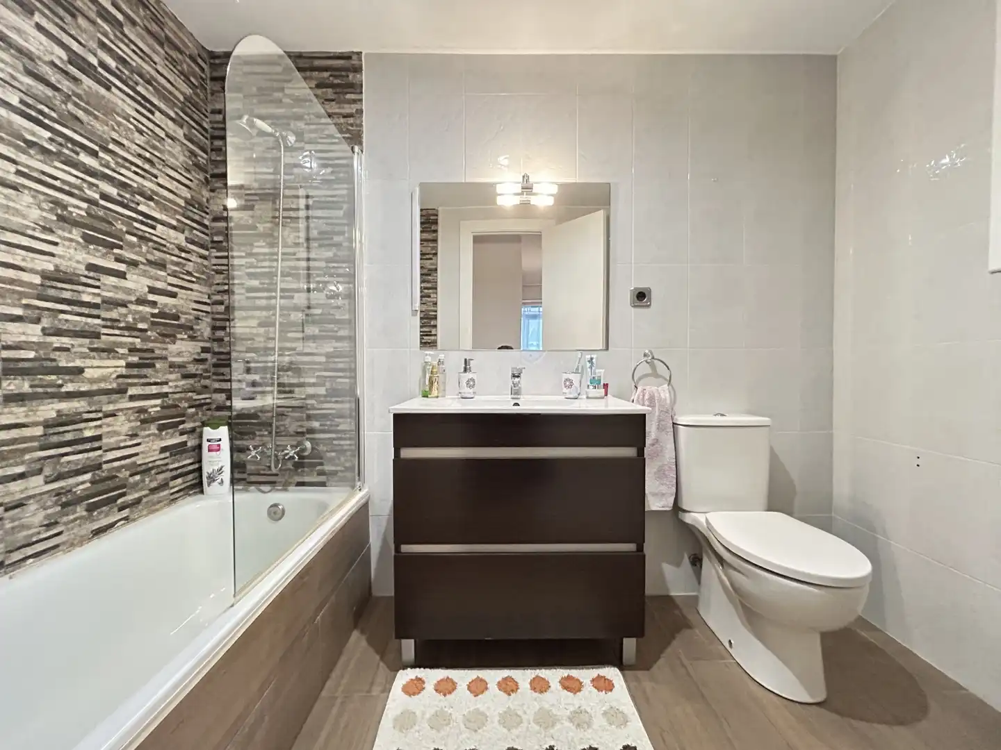 Badezimmer von Wohnung zum Verkauf in El Vendrell mit Heizung, Privatgarten und Parkett