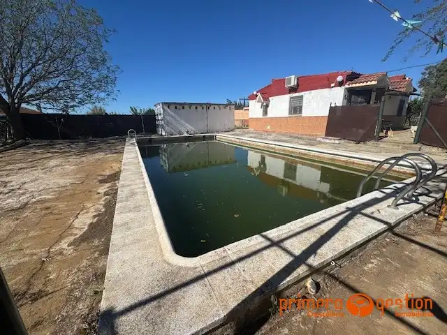 Piscina de Casa o xalet en venda en Carmona amb Aire condicionat, Calefacció i Piscina