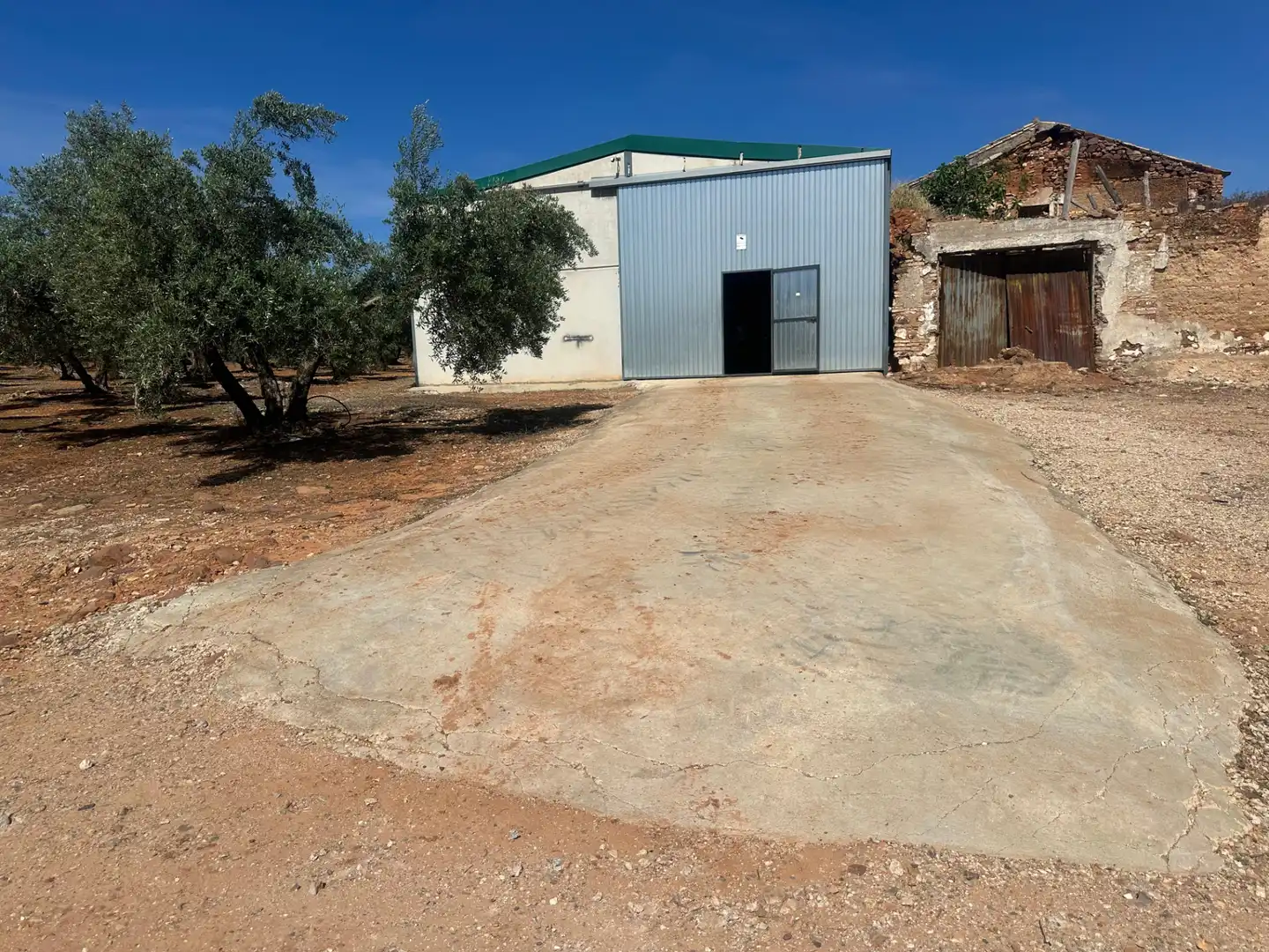Exterior view of Land for sale in Villanueva de la Reina