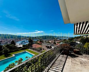 Vista exterior de Casa o xalet en venda en Poio amb Terrassa, Piscina i Balcó