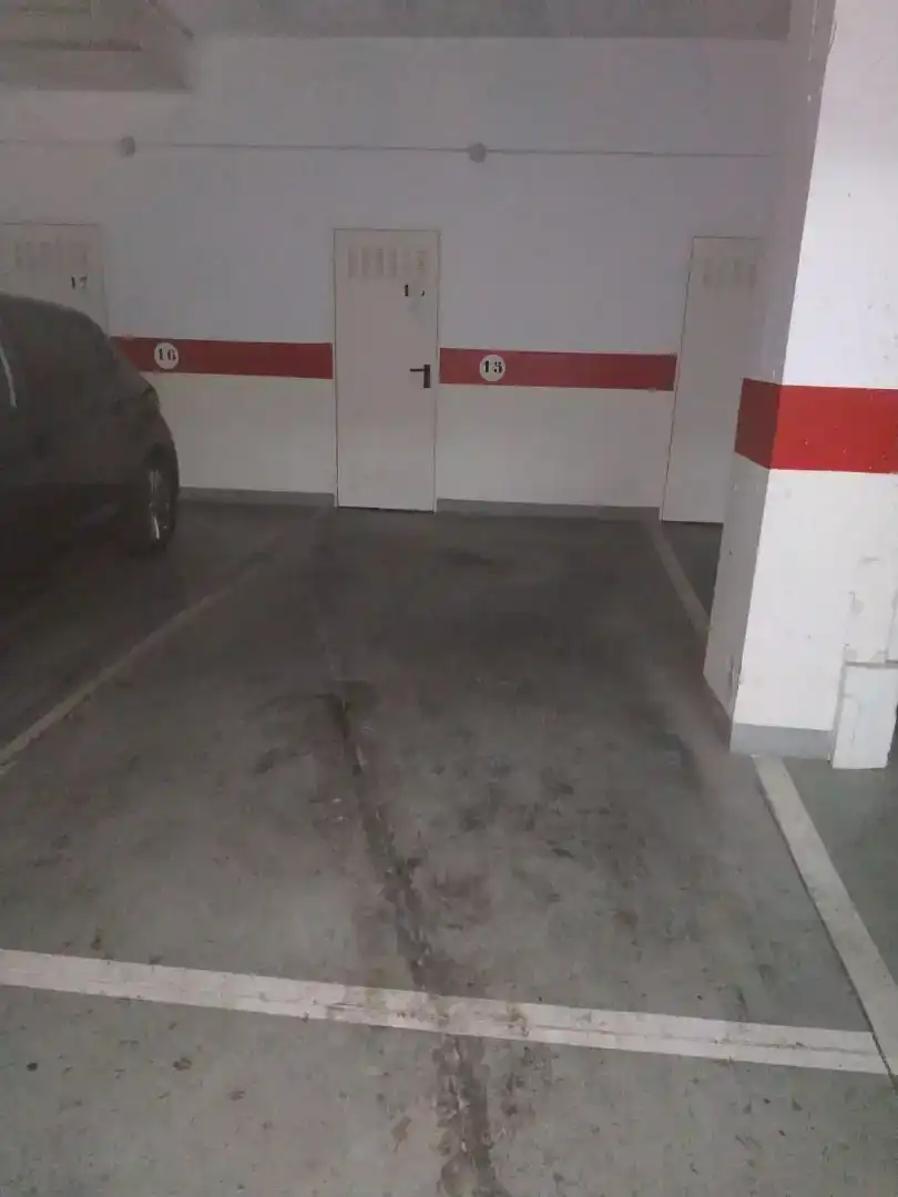 Parkplatz von Wohnung zur Miete in Carmona mit Klimaanlage