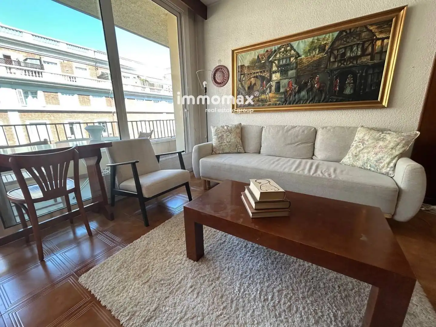 Flat with lift to rent in N/A