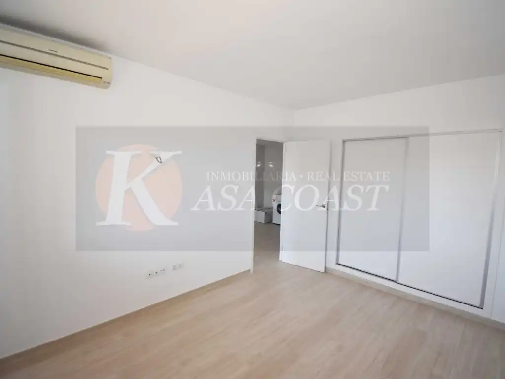 Schlafzimmer von Wohnung zum Verkauf in Fuengirola mit Klimaanlage, Privatgarten und Terrasse