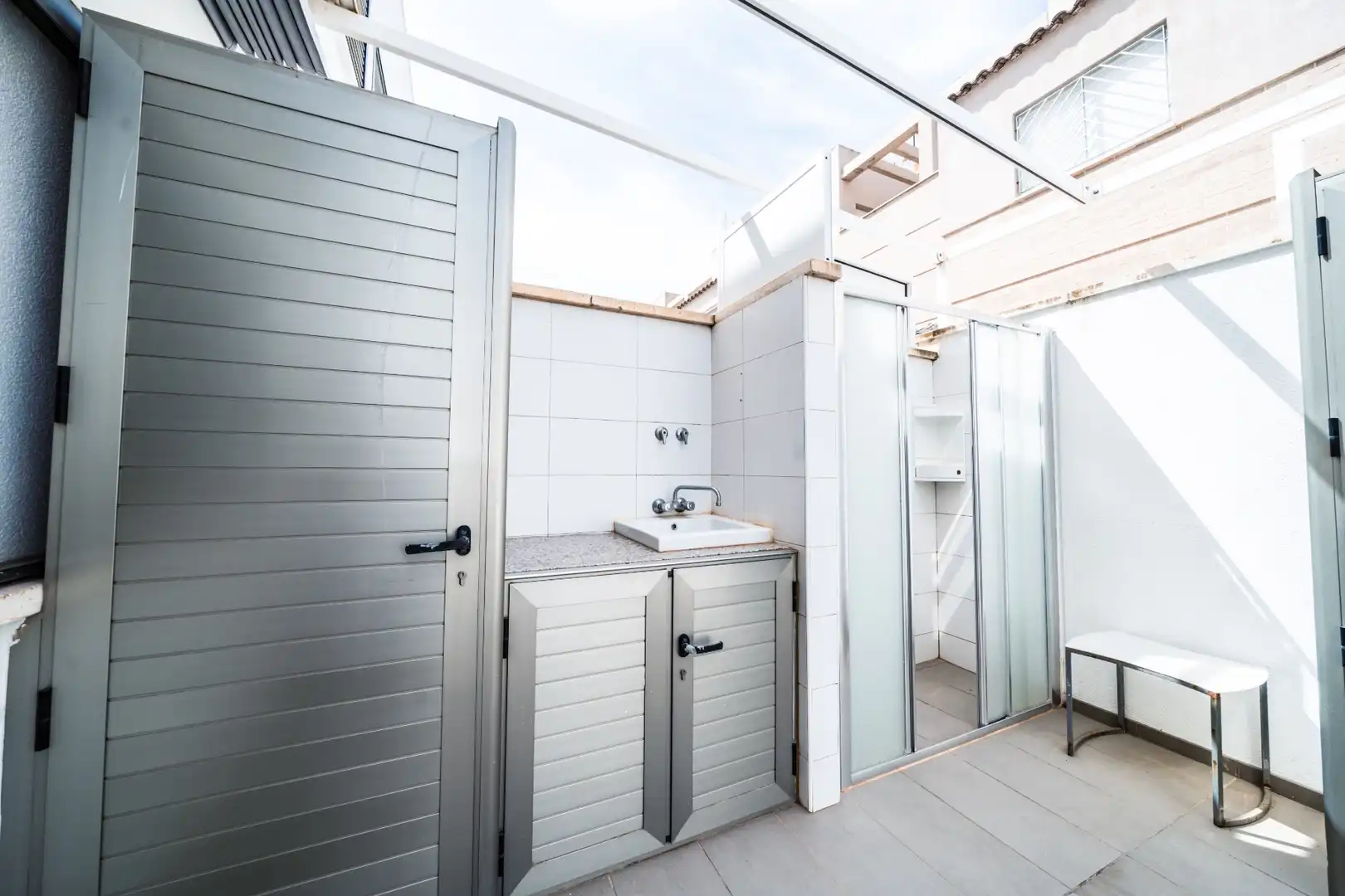Badezimmer von Einfamilien-Reihenhaus zum Verkauf in Pilar de la Horadada mit Klimaanlage