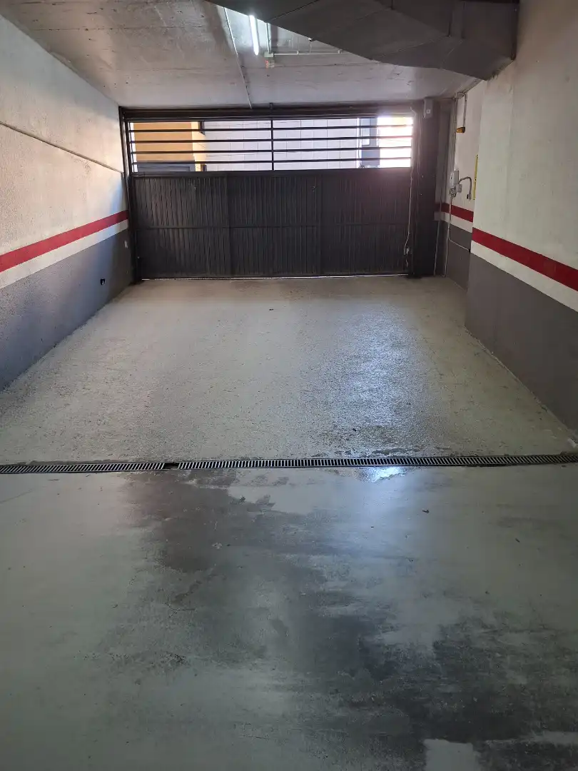 Parkplatz von Garage zur Miete in Irun 