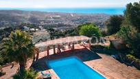 Vista exterior de Casa o xalet en venda en Alella amb Aire condicionat, Terrassa i Piscina