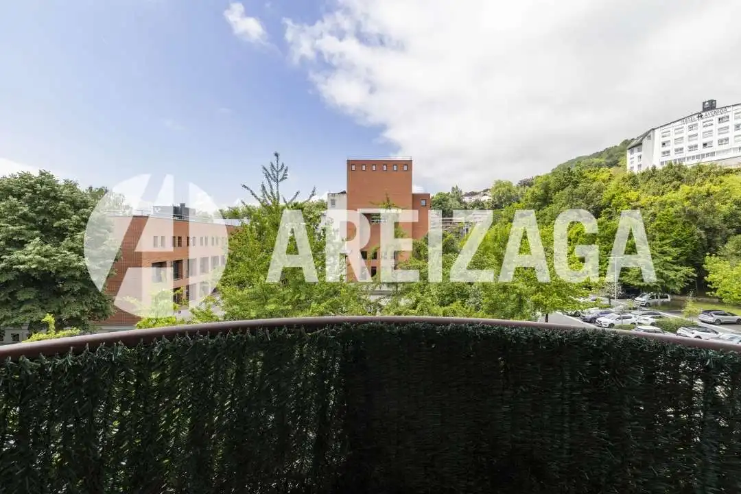 Exterior view of Flat for sale in Donostia - San Sebastián   with Heating, Terrace and Storage room