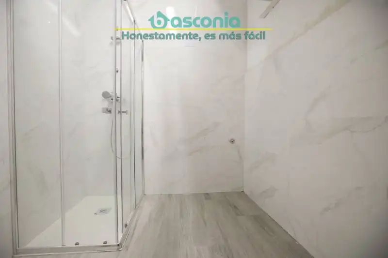 Baño de Local en venta en Basauri  con Amueblado