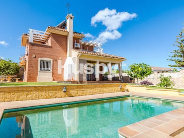 Chalet con balcón en venta en Calle el Tomillar
