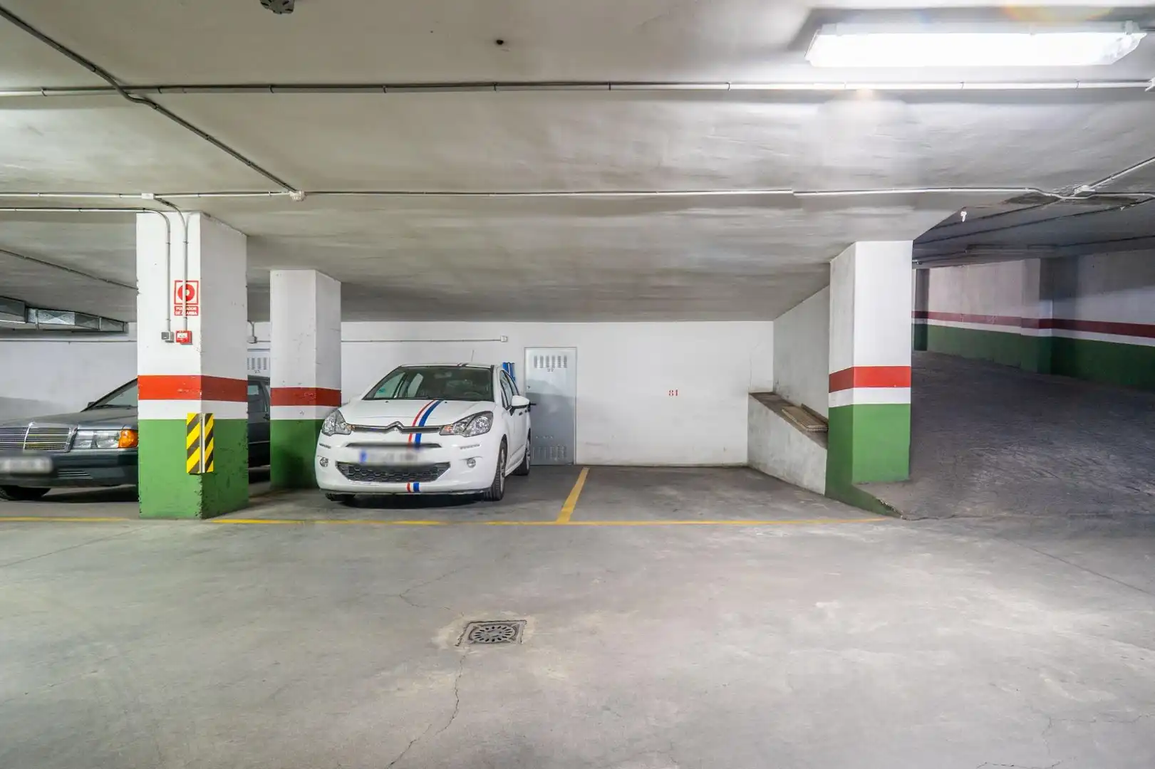 Parkplatz von Garage zum Verkauf in Granada