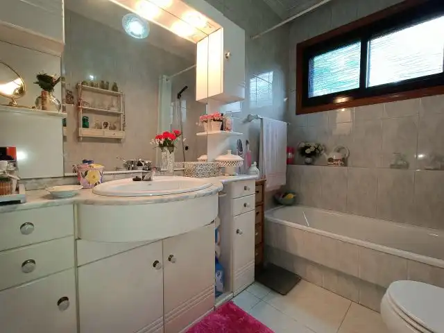 Baño de Casa o chalet en venta en Vigo  con Calefacción, Jardín privado y Parquet