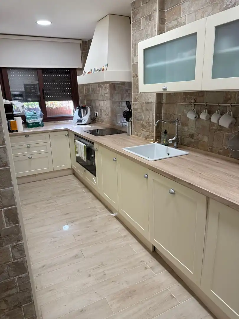 Cocina de Casa adosada en venta en Córdoba con Aire acondicionado, Jardín privado y Terraza