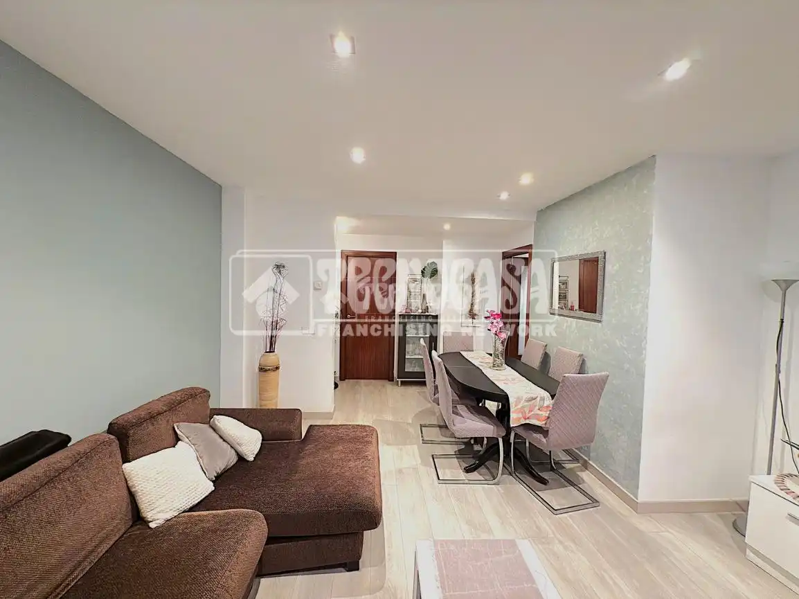 Sala de estar de Piso en venta en Cuenca con Calefacción, Parquet y Terraza