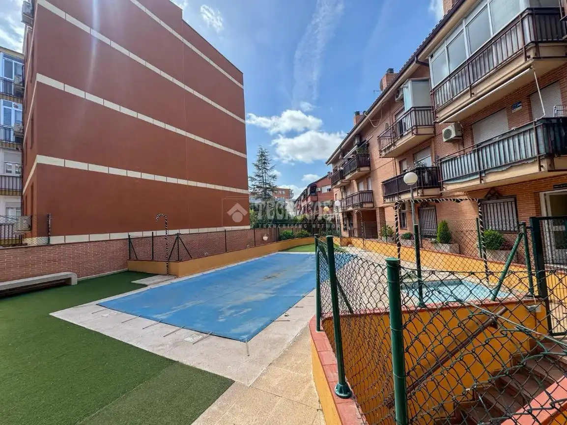 Vista exterior de Piso en venta en Navalcarnero