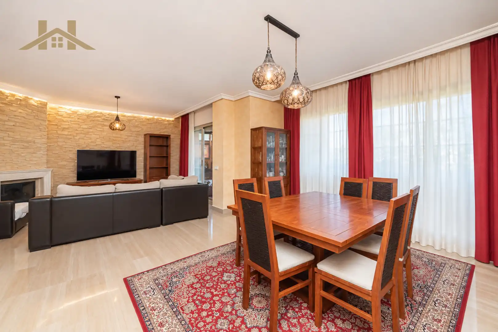 Comedor de Casa adosada en venta en Majadahonda con Aire acondicionado, Calefacción y Jardín privado