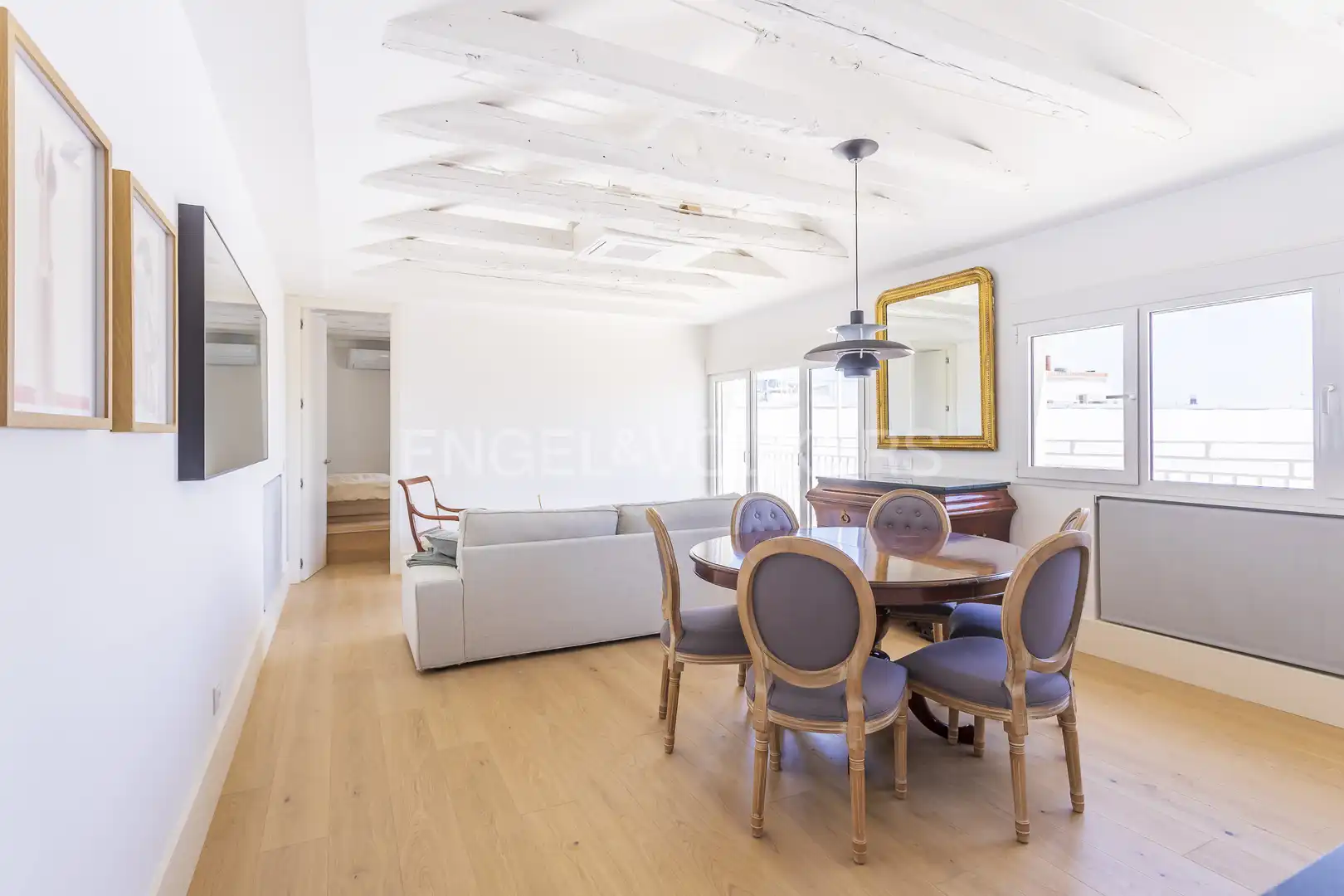 Esszimmer von Dachboden zur Miete in Madrid mit Klimaanlage, Heizung und Terrasse